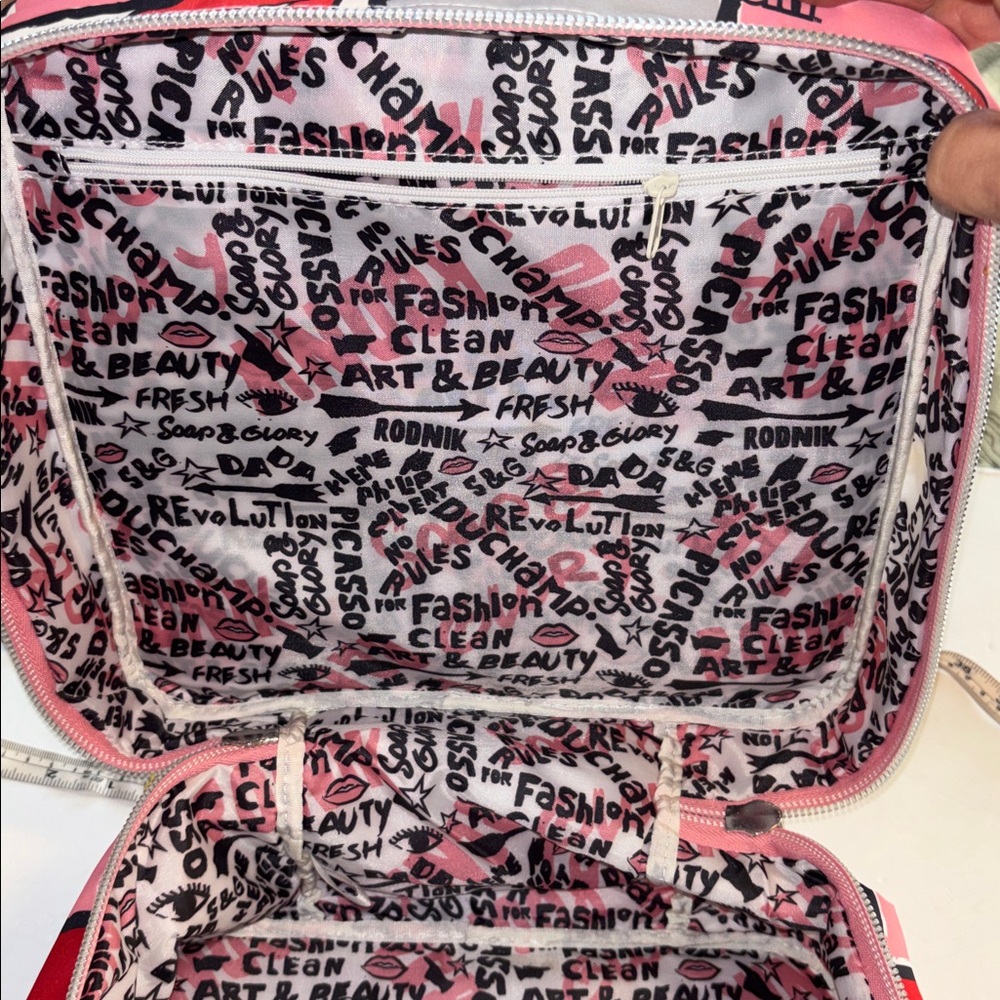 SOAP & GLORY NYLON VANITY CASE PINK RED WHITE BLACK LIPS DESIGN SILVER ZIPPER - Picture 13 of 13